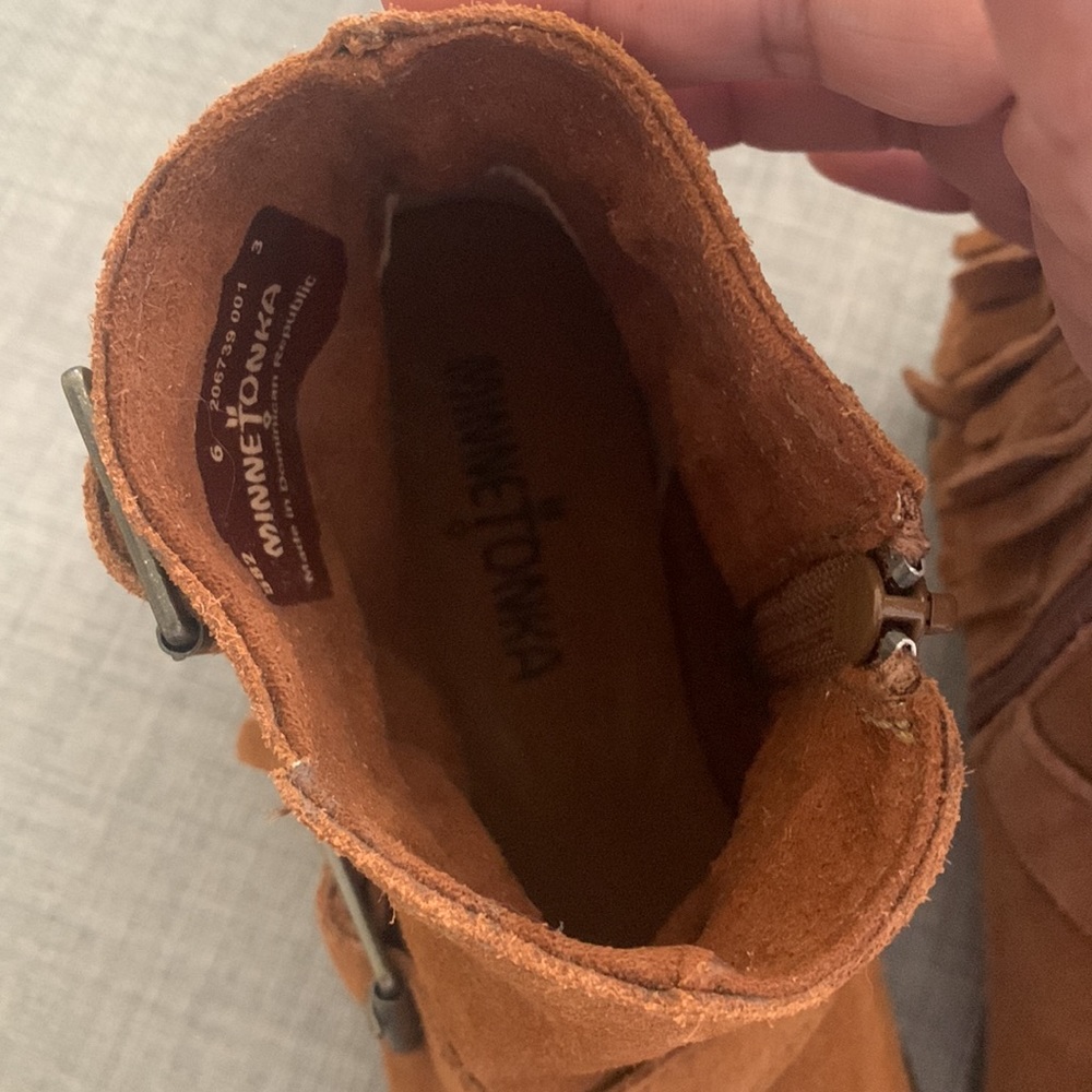 Minnetonka Size 6 Booties. New Without A Box - image 7
